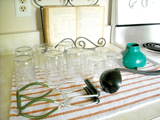 how to make jelly, canning, canning tools, making jam, canning station